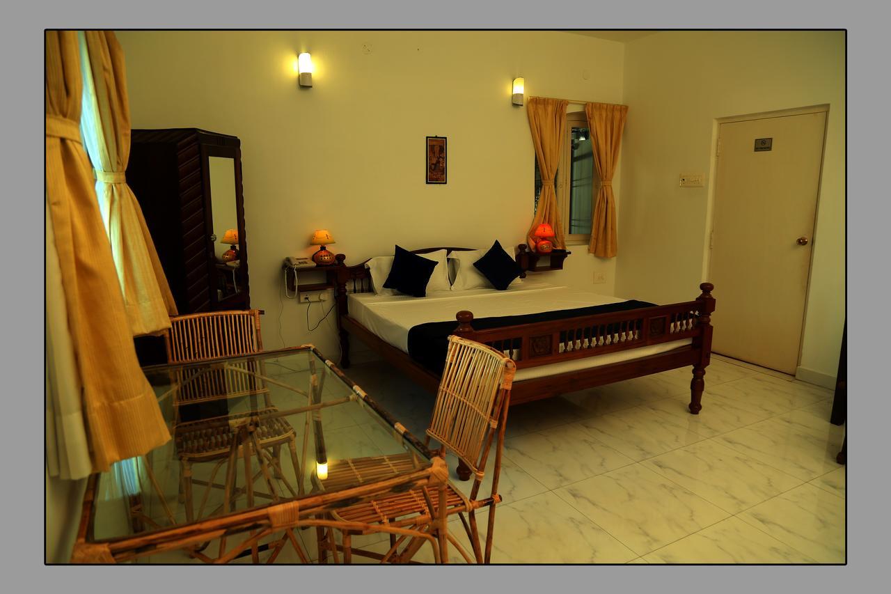 Le Capucin Hotel ปอนดิเชอรี ภายนอก รูปภาพ
