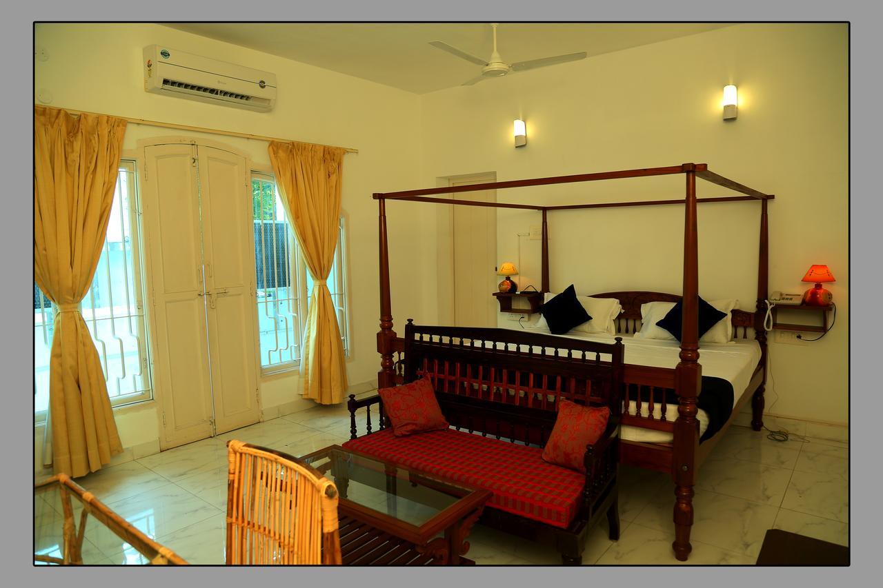 Le Capucin Hotel ปอนดิเชอรี ภายนอก รูปภาพ